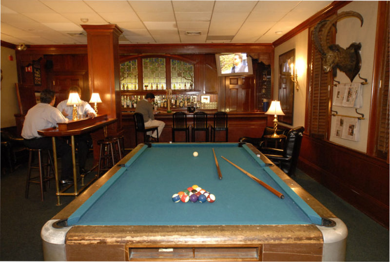 T and R Bar and Billiards The Tennis and Racquet Club (T&R)
