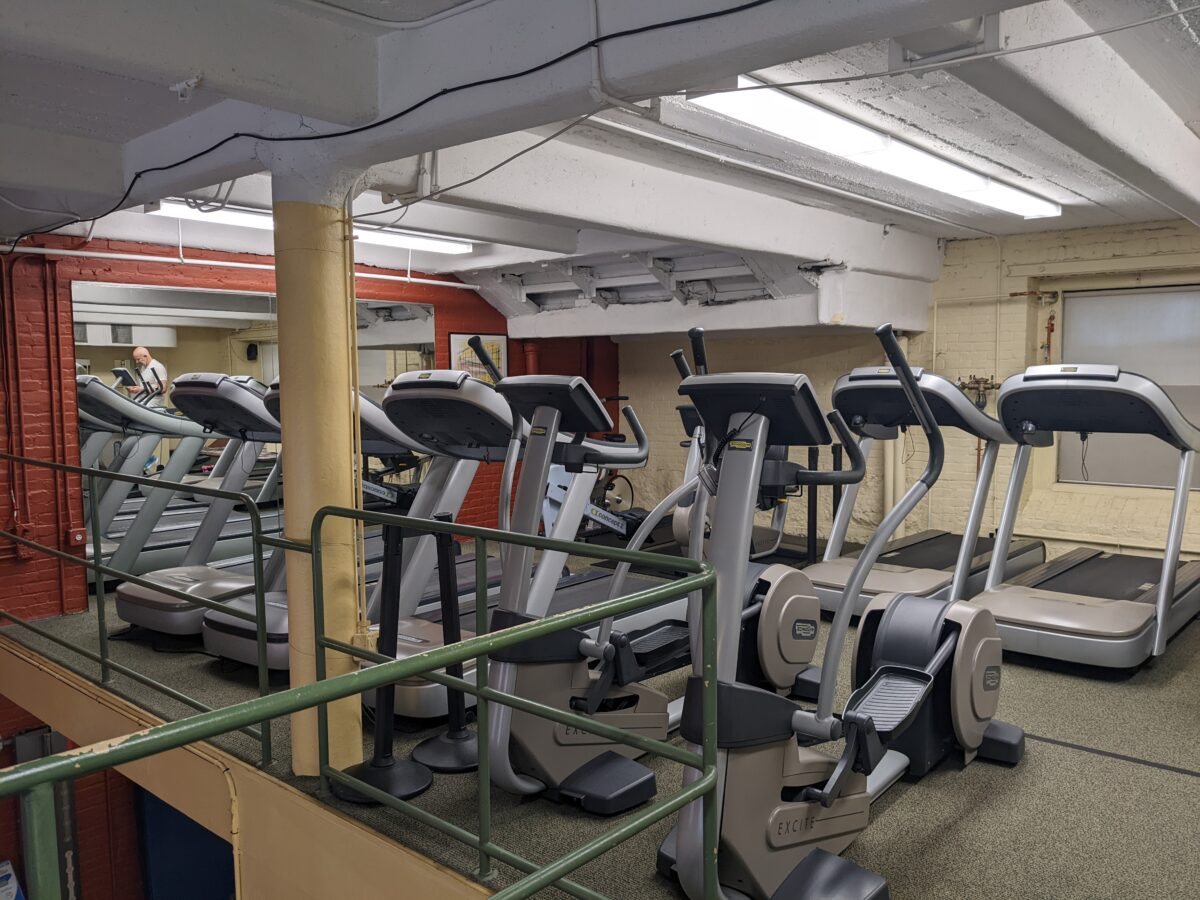 FITNESS CENTER The Tennis and Racquet Club (T&R)