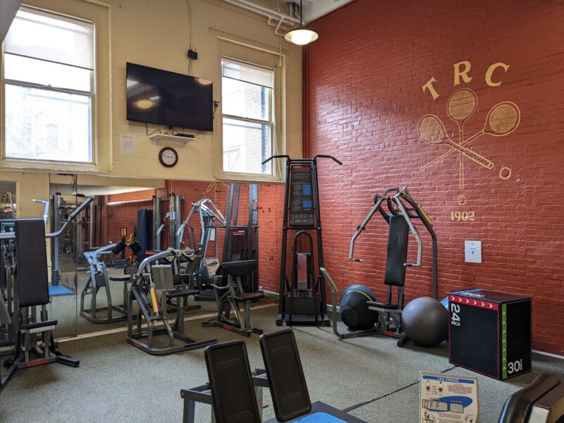 FITNESS CENTER The Tennis and Racquet Club (T&R)